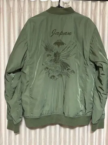 스카잔 독수리와 후지산 자수