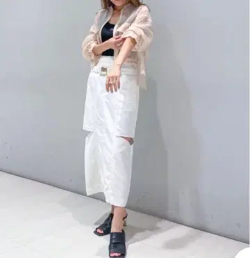 [ 그레이스 콘티넨탈 ] 컷 아웃 타이트 스커트 36