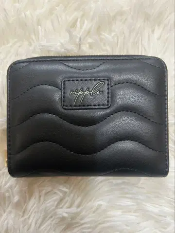 ripple 물결 디자인 이단 접이식 지갑 블랙