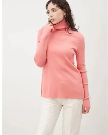 Mila Owen 터틀넥 리브 니트탑