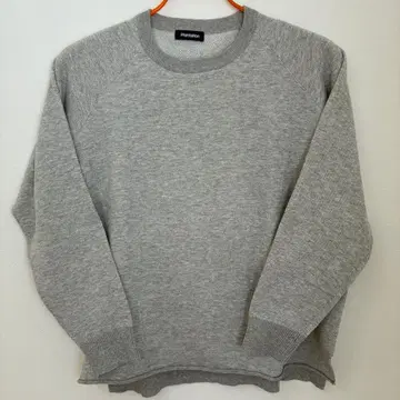 플랜테이션 그레이 풀오버 상의 플랜테이션