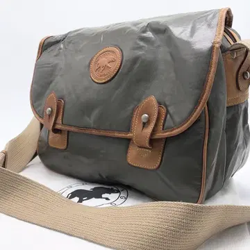 헌팅월드 숄더백 메신저 백 그린 가죽