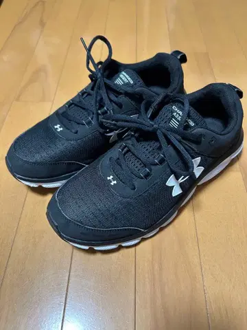Under Armour Charged Assert 블랙