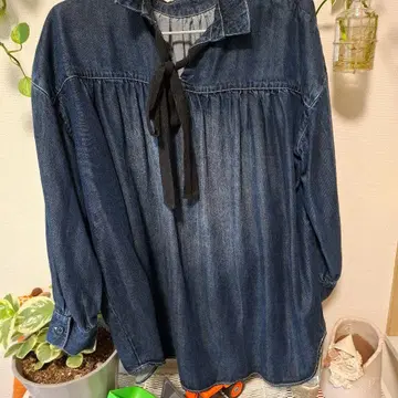 다크 데님 보타이 셔츠