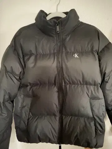 Calvin Klein 블랙 다운 자켓