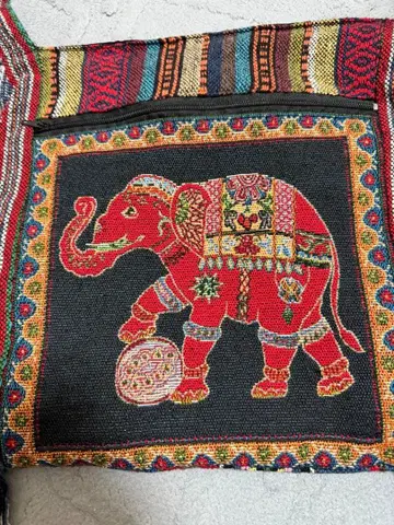 빨간 코끼리 자수 토트백