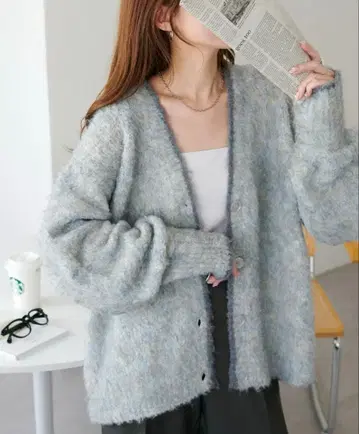 미사용 새상품 DISCOAT MIX 부클레 샤기 배색 V넥 가디건