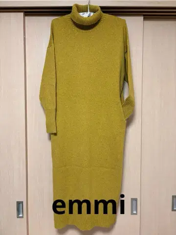 emmi 터틀넥 니트 원피스 머스타드 프리 사이즈