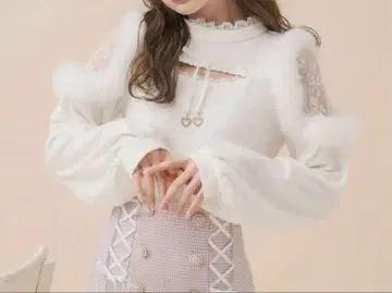 [ 미사용 ] ROJITA 퍼 숄더 상의 화이트