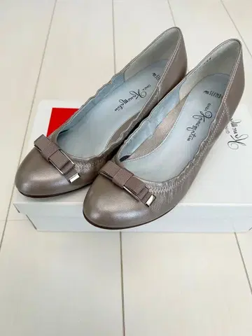 긴자 카네마츠 리본 포함 브라운 펌프스 22.5cm