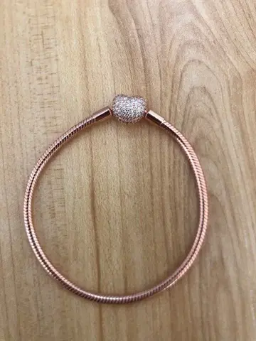 판도라 로즈 골드 하트 참 팔찌