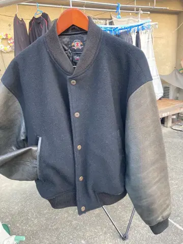 소매 가죽 배색 바시티 자켓 블랙 아메카지 계열