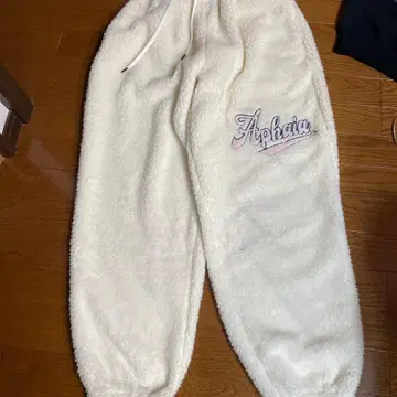 Aphasia 자수 로고 화이트 조거 팬츠 L