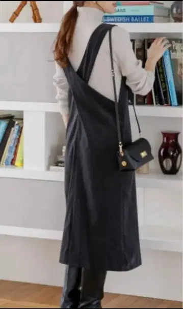 어반 리서치 소니 라벨 코듀로이 크로스 원피스