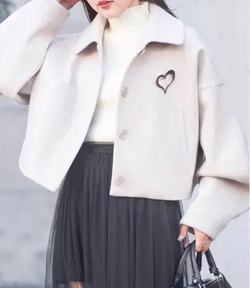 chico 브로치 부착 울 숏 기장 코트