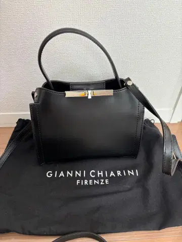 GIANNI CHIARINI 블랙 숄더백