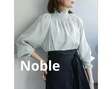 Noble 민트 그린 하이넥 블라우스