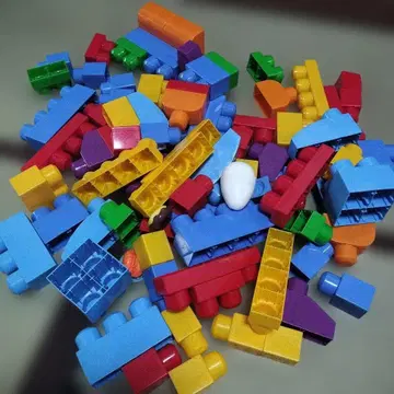 컬러풀 플라스틱 블록 다수