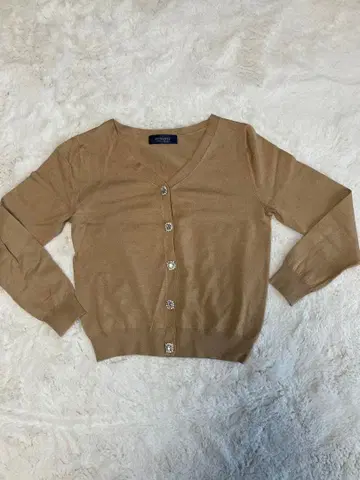 JUSGLITTY 베이지 버튼 포함 가디건