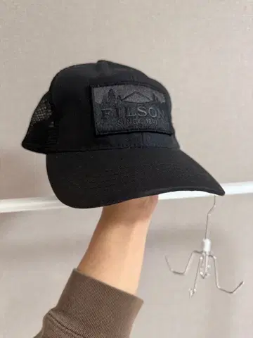FILSON 블랙 트래커햇