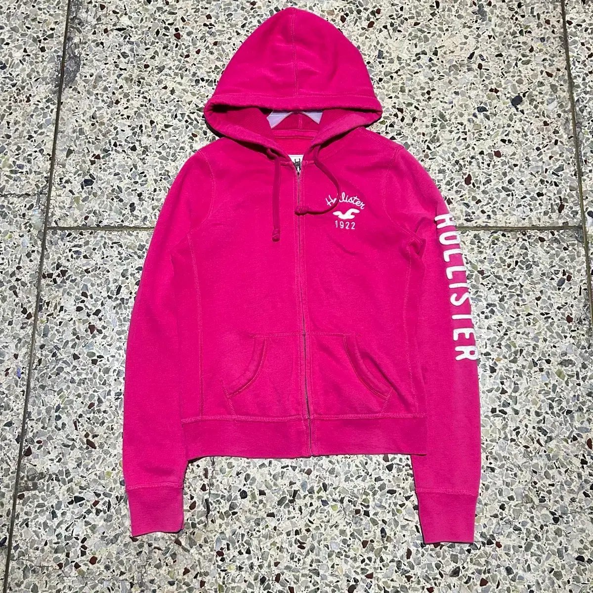 HOLLISTER | 홀리스터 Hollister Vahn #홀리스터,#반팔 on Bunjang Global Site., image size:1200x1200