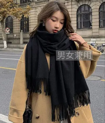 블랙 컬러 머플러