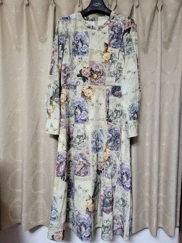 로이스크레용 꽃무늬 아트 프린트 긴팔 원피스