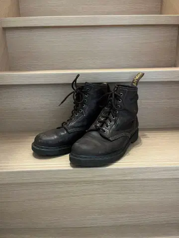 닥터마틴 8홀 부츠