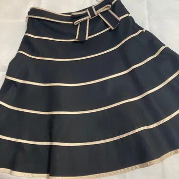 투 비 시크 플레어 스커트 블랙 42