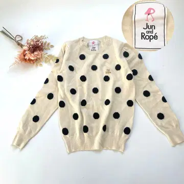 준앤로페 니트 풀오버 도트 무늬 아이보리