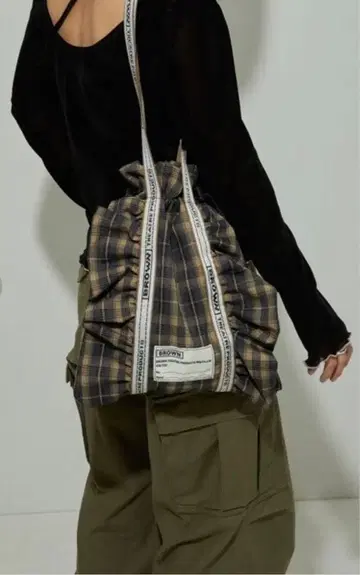 프릭스스토어 x 브라운 시어터 프로덕츠 별주 체크 무늬 프릴 토트백