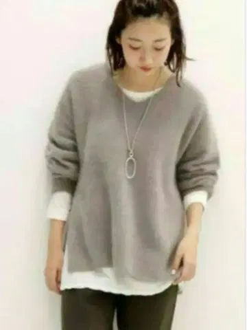 Plage 플라주 Fur V 슬릿 풀오버