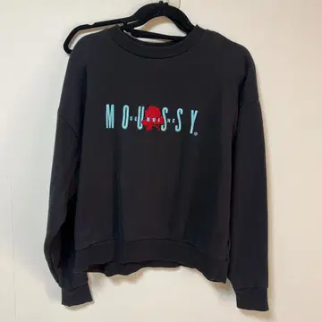 MOGUZZY 블랙 크루넥 맨투맨