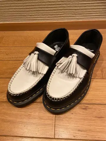 닥터마틴 ADRIAN 태슬 로퍼