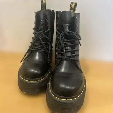 닥터마틴 제이든 8홀 부츠