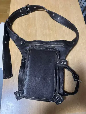 다크 브라운 가죽 숄더백