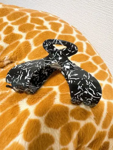 프렌치 랙스 랍스터 조 헤어 클립 블랙 화이트