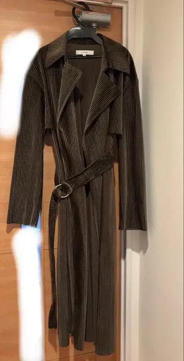 미랄 MURRAL 벨로아 싱글 롱 코트 플리츠