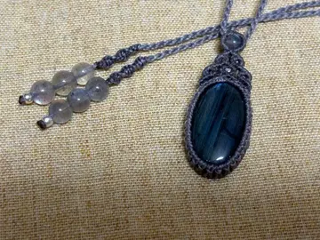 래브라도 라이트 마크라메 목걸이