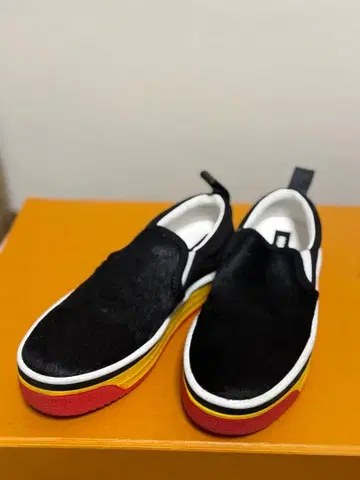 마크제이콥스 슬립온 블랙 love 로고 포함