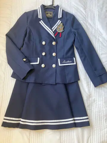 Lovetoxic 졸업 의류