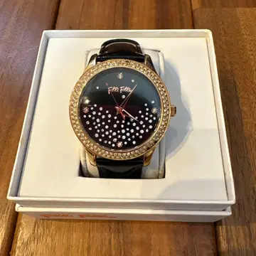 스톤 장식 블랙 다이얼 손목시계