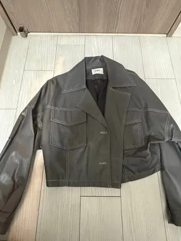 MURUA 그레이 크롭 가죽 자켓