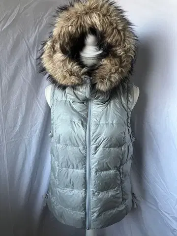 퍼 포함 라이트 그레이 다운 베스트