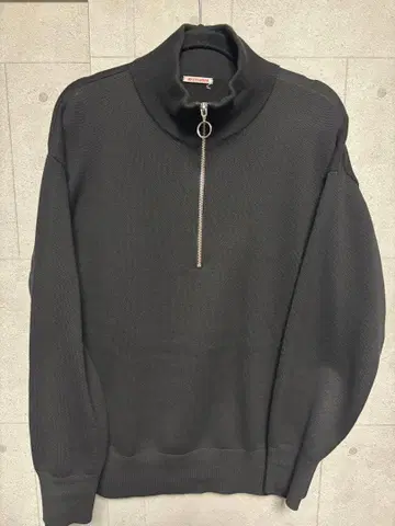 Ryetender 블랙 하이넥 니트