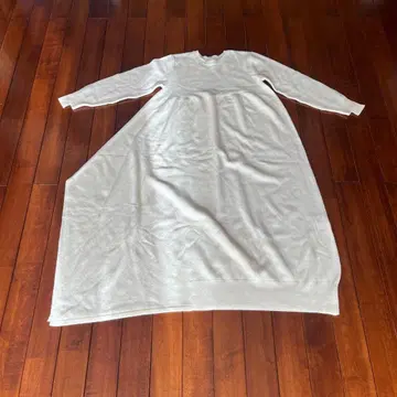 TOMORROW LAND 화이트 니트 롱 원피스 긴팔