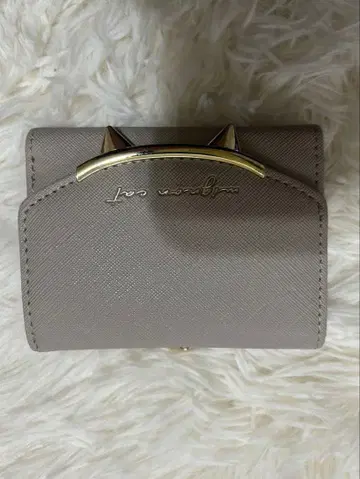 스터드 장식 그레이 3단 폴더형 지갑