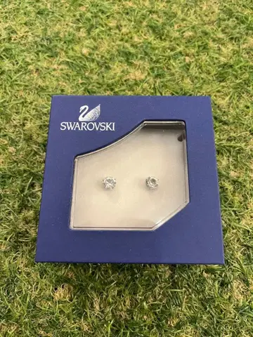 Swarovski 크리스탈 스터드 귀걸이