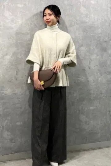 투모로우랜드 볼지 가디건 새상품급입니다