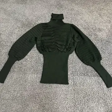 르쉘블루 디자인 하이넥 울 니트